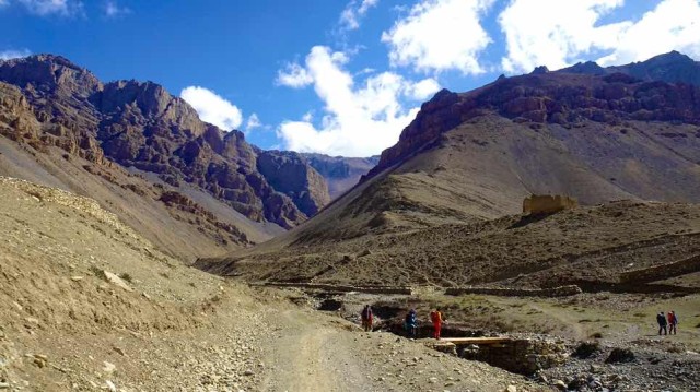 Aufstieg-ins-Basislager-des-Jyarkhoi-La Aufstieg-ins-Basislager-des-Jyarkhoi-La